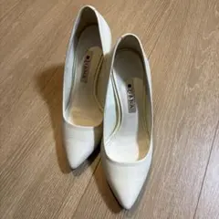 DIANA ホワイト ポインテッドトゥ　22.5cm
