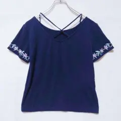 ミーア 刺繍袖デザイン バッククロス 半袖トップス（F）ネイビー カットソーのサムネイル