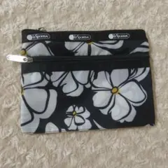 LeSportsac ポーチ 花柄 ブラック ホワイトのサムネイル