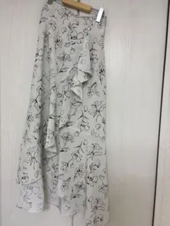 HEY UMM 花柄 フリル ロングスカート ホワイトのサムネイル