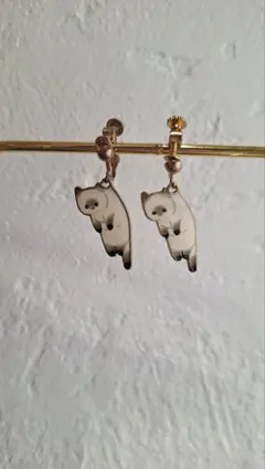 シャム猫モチーフ イヤリング ノンホールピアス ぶら下がる猫