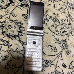 au PT002 KDDI PANTECH ガラケー　携帯電話　初期化済み