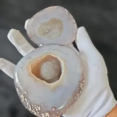 天然瑪瑙 聚宝盆 646g ペア原石 木製台座付き - メルカリ