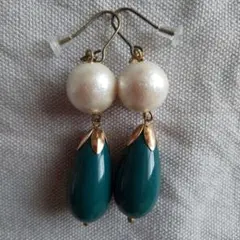 緑とパールのピアス