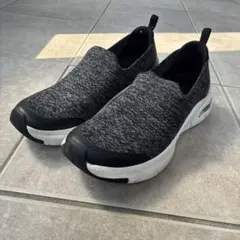 SKECHERS スニーカー ブラック　チャコールグレーのサムネイル