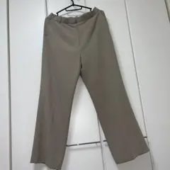ベージュ スラックス パンツ