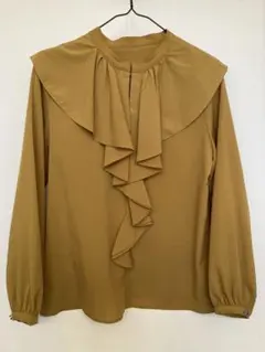 <innowave>フリル付き長袖ブラウス マスタード