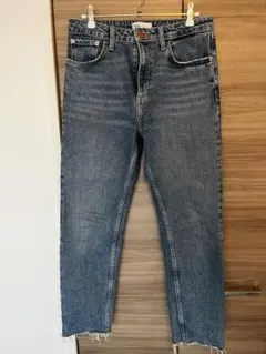 （最終お値下げ）《美品》ZARAストレートデニム（サイズ38）
