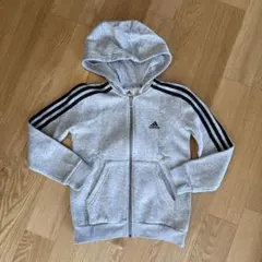 adidas キッズパーカー（130cm）
