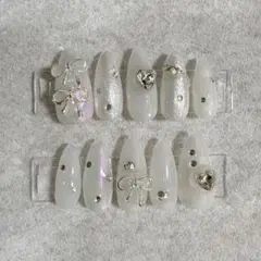 【現品】オーロラホワイト ワンホンネイルチップ リボン ハートアーモンドちゅるん