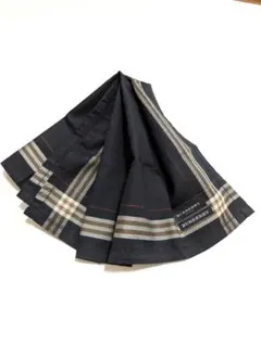 ▲新品未使用 バーバリー ハンカチ 黒 ノバチェック 47×47のサムネイル