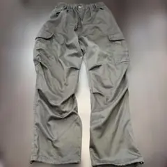 MONO-MART カーゴパンツ オリーブ Sサイズ ウエストゴム紐あり毛玉ありのサムネイル
