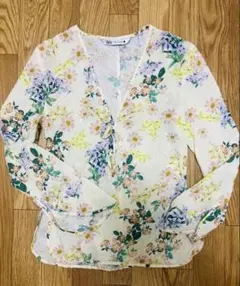 ZARA 花柄プリントブラウス