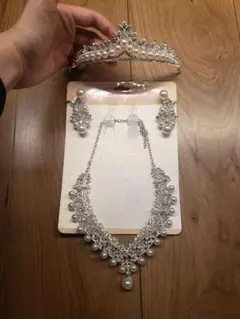 ティアラ ネックレス イヤリング 3点セット
