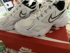 スニーカー23.5新品