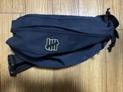 UNDEFEATED ボディバッグ
