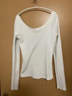 brandy melvilleホワイト長袖トップス