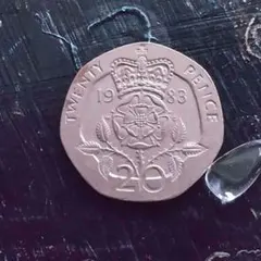 イギリス20ペンス硬貨 エリザベス女王 聖エドワード王冠 フルール・ド・リス