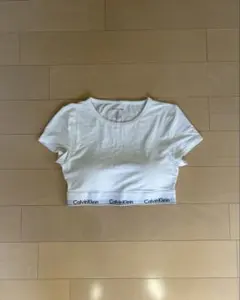 Calvin Klein クロップドT