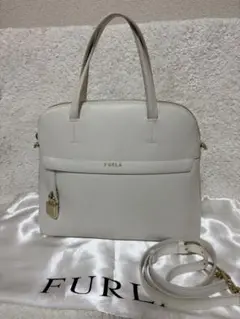 【美品】現行　フルラ 新型パイパーＳ 白 2wayショルダーバッグ　ハンドバッグ FURLA フルラ ショルダーバッグ ハンドバッグ 2WAY レディース