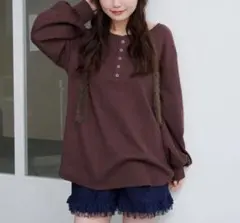 kastane ワッフルヘンリープルオーバー ブラウンL