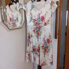 お値下げ７号　LAURA ASHLEY 花柄ワンピース 半袖のサムネイル