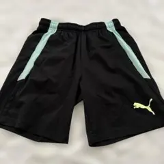 プーマ　Puma 黒 ハーフパンツ サイド水色 150