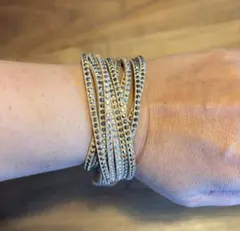 スワロフスキー　ベージュのラップブレスレット　Swarovski