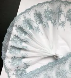 ペールグリーンカラーのお花刺繍チュールレース　1.3m　ハギレ　N-369