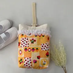 3⃣8⃣いちごちゃん＊うさぎちゃんのシューズケース　靴袋　黄色　上履き袋