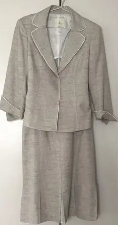 組曲　ベージュ ウエストリボン付きスーツ