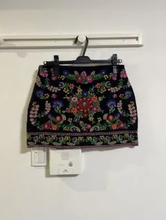 【ZARA】花柄刺繍 ミニスカート 黒