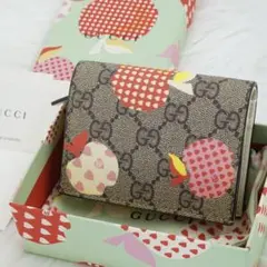 新品　箱付き　GUCCI グッチ　二つ折り財布　GG柄　リンゴ　PVCレザー