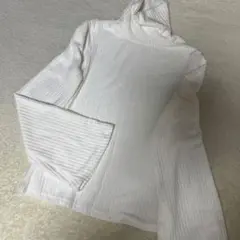 ホワイトリブ編みハイネック長袖