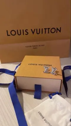 Louis Vuitton エセンシャルV ピアス シルバー - メルカリ