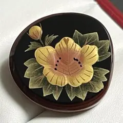 堆朱　金蒔絵　ブローチ
