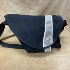 【美品】クランプラー　メッセンジャーバッグ 女性と男性のためのメッセンジャーバッグ | Crumpler Australia