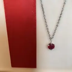 赤いルビ~色のペンダントのシルバーネックレス