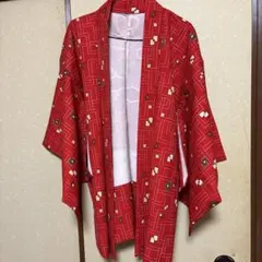 幾何学模様の赤い羽織