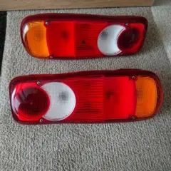 【値下げ・最終価格】 / UDトラックス / クオン純正テールランプ左右セット 値下げ・最終価格】 / UDトラックス / クオン純正テールランプ左右