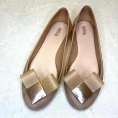 メリッサ（Melissa）ベージュ　ゴールドパーツリボンモチーフラバーシューズのサムネイル