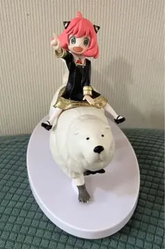 アーニャフィギュア