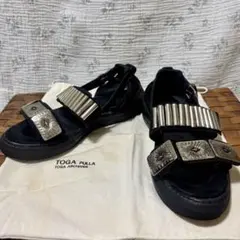 TOGA PULLA メタルパーツ サンダル ブラック　38のサムネイル