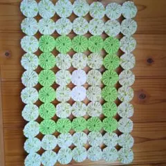 ハンドメイドヨーヨーキルト完成品　インテリア　カバー　目隠しカフェカーテン　敷物