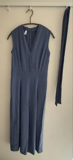 大幅値下げ中！ノースリーブ Vネック サロペット