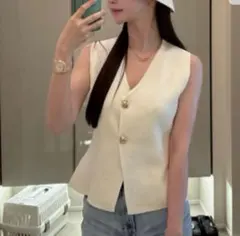ZARA ゴールドボタン　Vネックニットベスト
