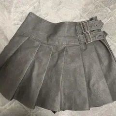 フェイクレザー　ミニスカート　プリーツ