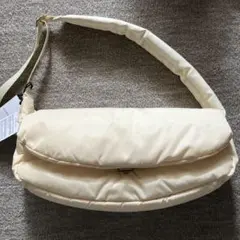 NOMADIS クリーム色 ショルダーバッグ　LUCK