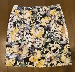 アダムエロぺ　花柄タイトスカートのサムネイル