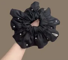 新品未使用　ブラック サテン フリル ヘアゴム パール付き
